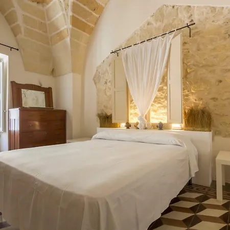 דירה Explore The Historic On Foot From An Old Town House