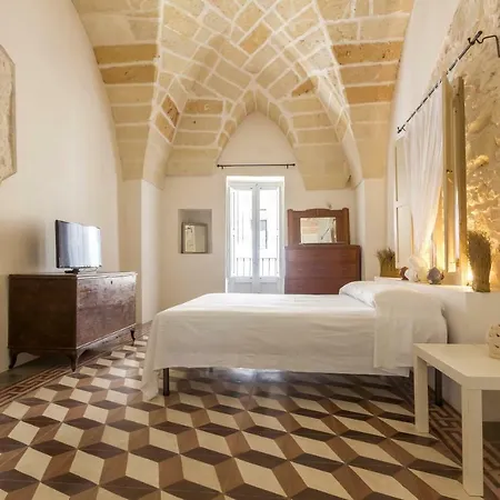 Explore The Historic On Foot From An Old Town House Lecce