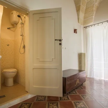 Explore The Historic On Foot From An Old Town House Appartement Lecce