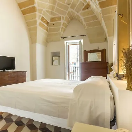 Explore The Historic On Foot From An Old Town House Lecce