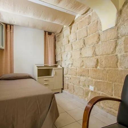 Explore The Historic On Foot From An Old Town House Appartement Lecce